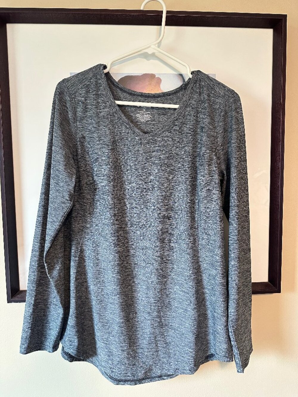 Duluth Trading Long Sleeve V-neck Athletic Shirt Navy Blue size medium